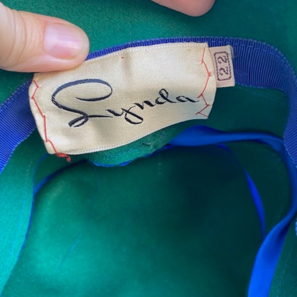 VTG LYNDA Green Crushed Velvet and Blue Satin Striped HAT_4